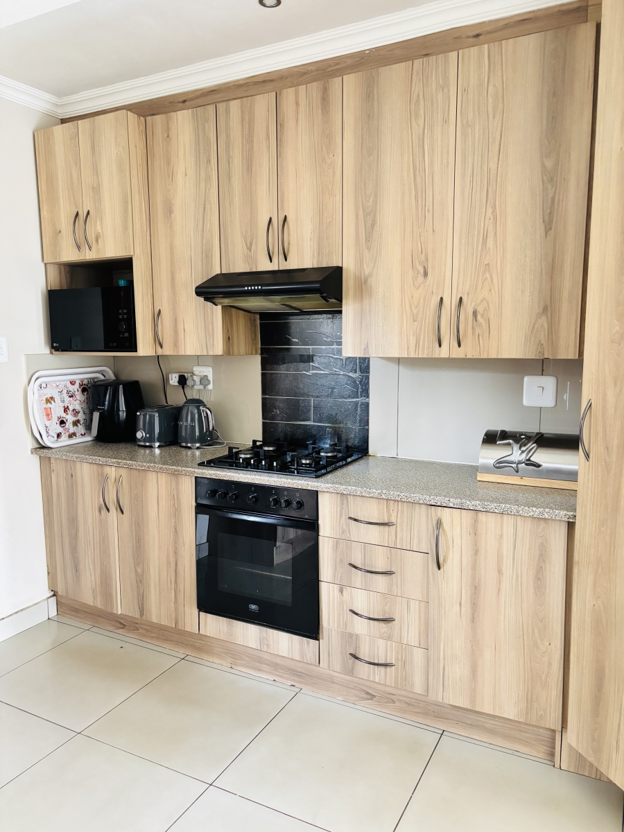 To Let 3 Bedroom Property for Rent in Clayville Gauteng