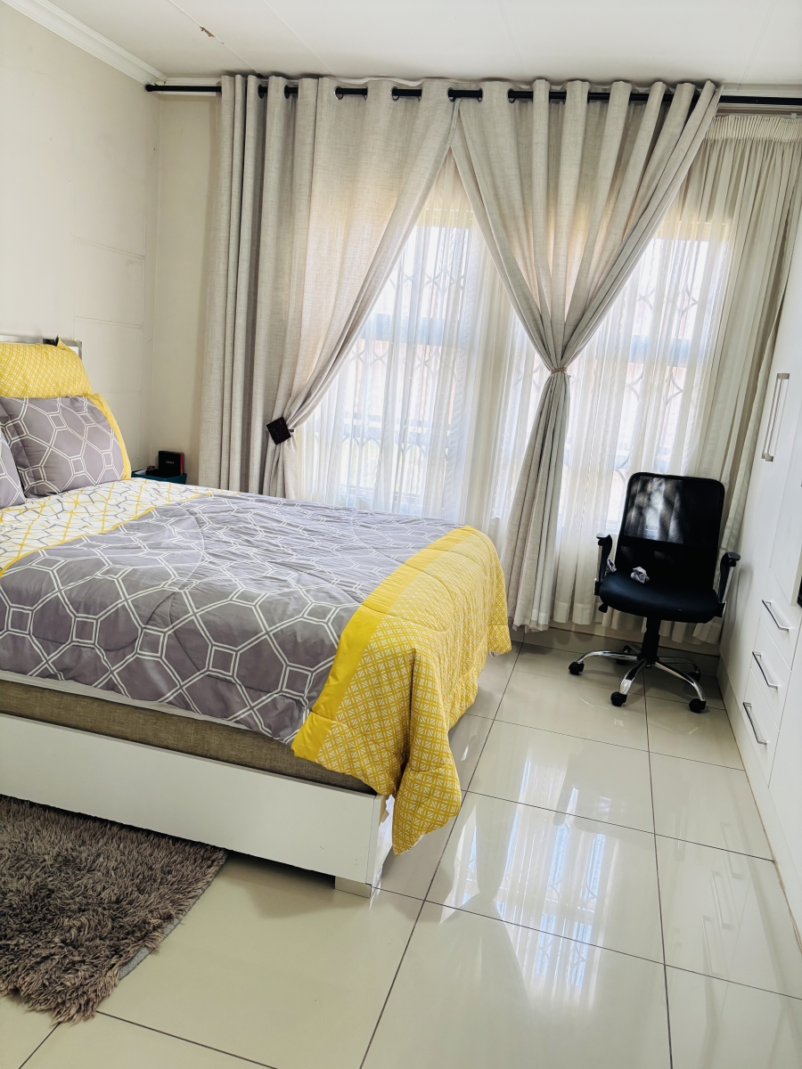 To Let 3 Bedroom Property for Rent in Clayville Gauteng