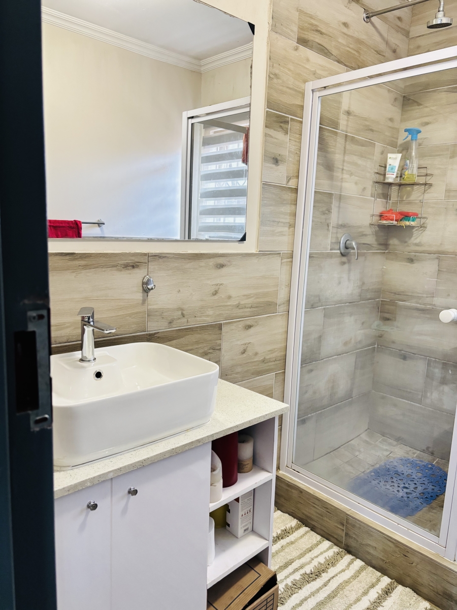 To Let 3 Bedroom Property for Rent in Clayville Gauteng
