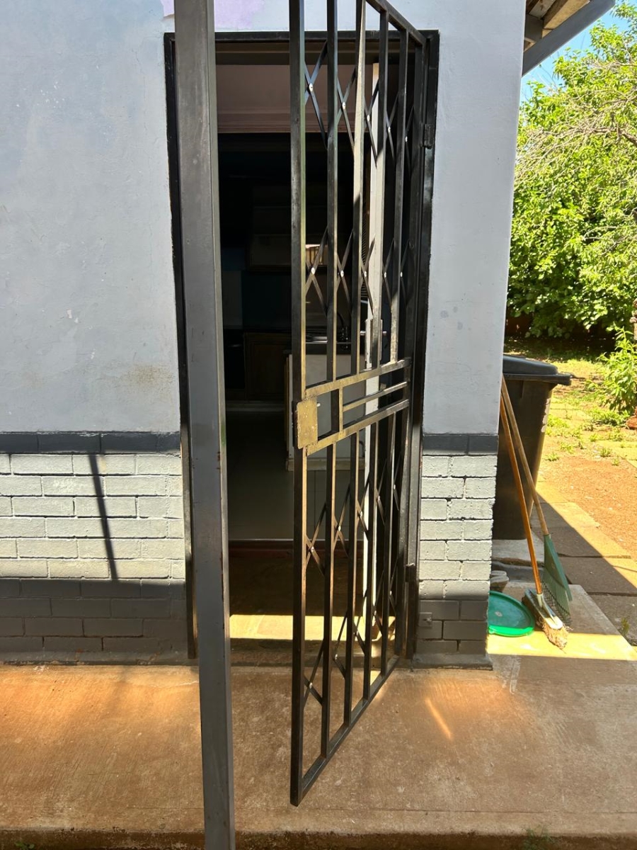 3 Bedroom Property for Sale in Bekkersdal Gauteng