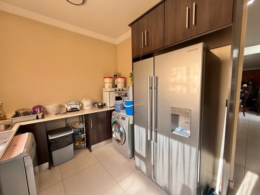 3 Bedroom Property for Sale in Olympus Country Estate Gauteng