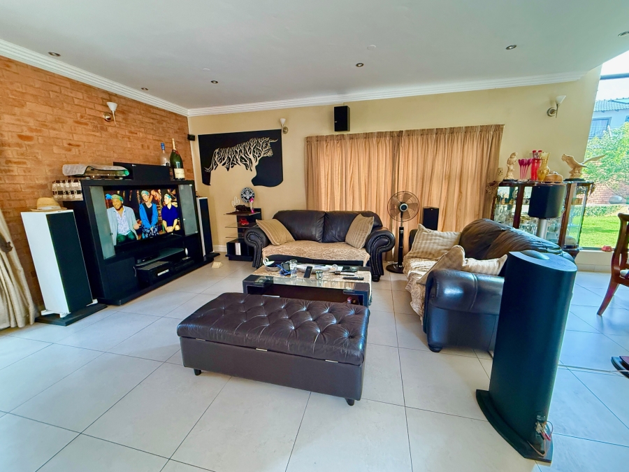 3 Bedroom Property for Sale in Olympus Country Estate Gauteng