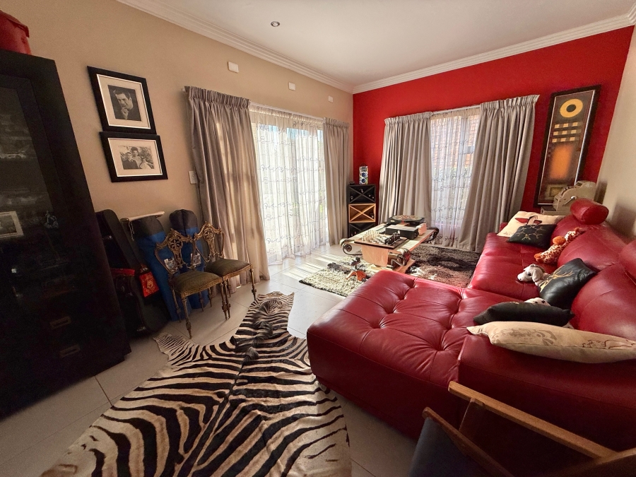 3 Bedroom Property for Sale in Olympus Country Estate Gauteng