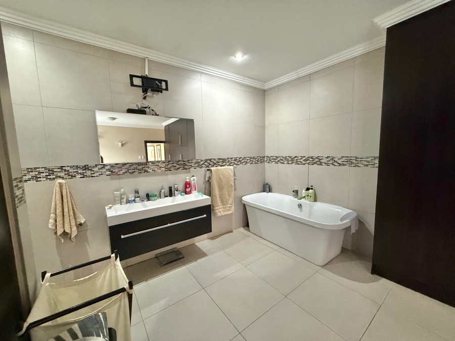 3 Bedroom Property for Sale in Olympus Country Estate Gauteng