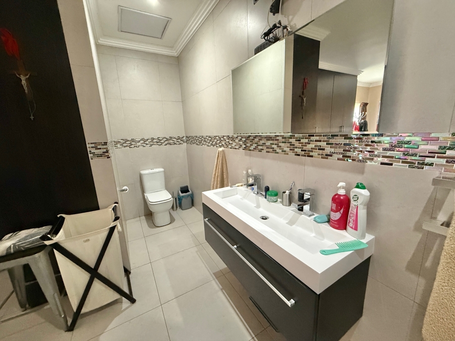 3 Bedroom Property for Sale in Olympus Country Estate Gauteng