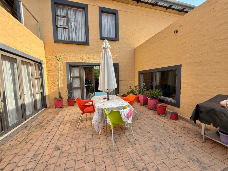 3 Bedroom Property for Sale in Olympus Country Estate Gauteng