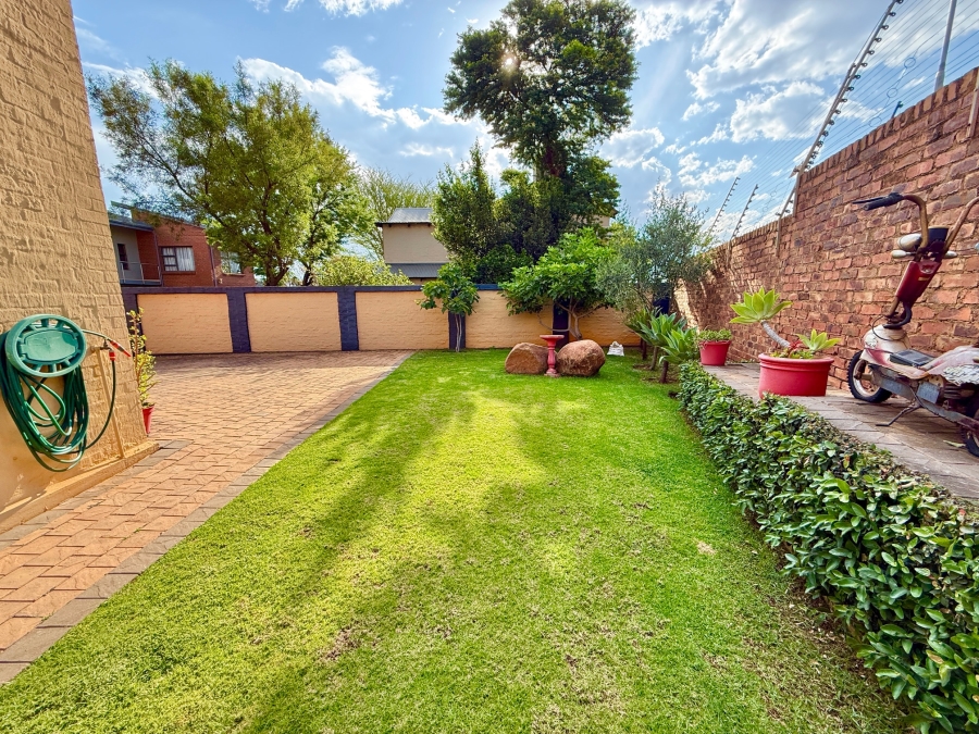 3 Bedroom Property for Sale in Olympus Country Estate Gauteng
