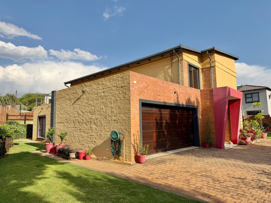 3 Bedroom Property for Sale in Olympus Country Estate Gauteng