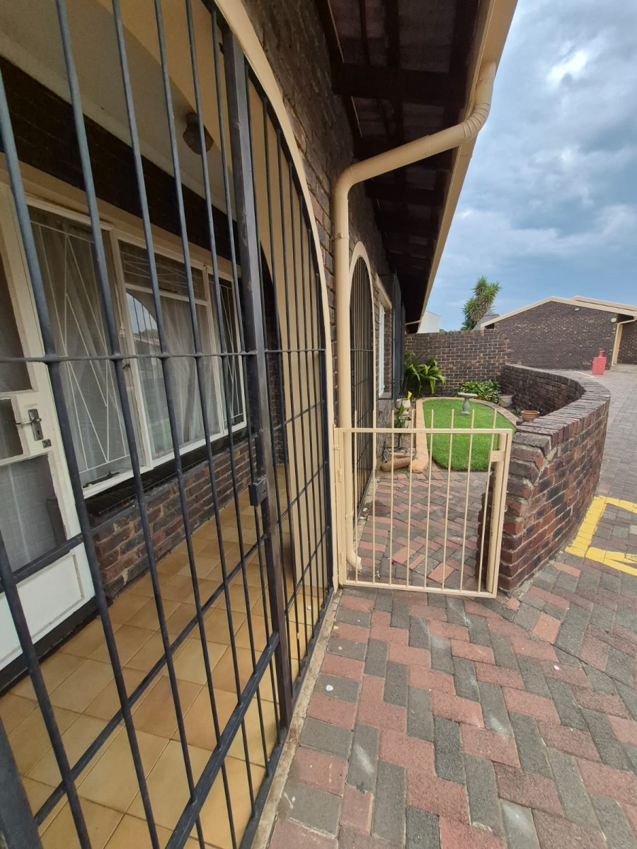 2 Bedroom Property for Sale in Three Rivers Gauteng