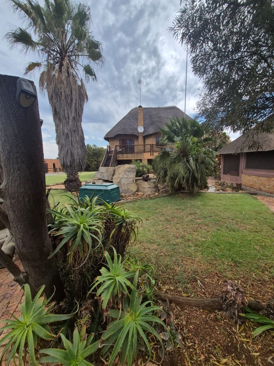 4 Bedroom Property for Sale in Mooilande Gauteng