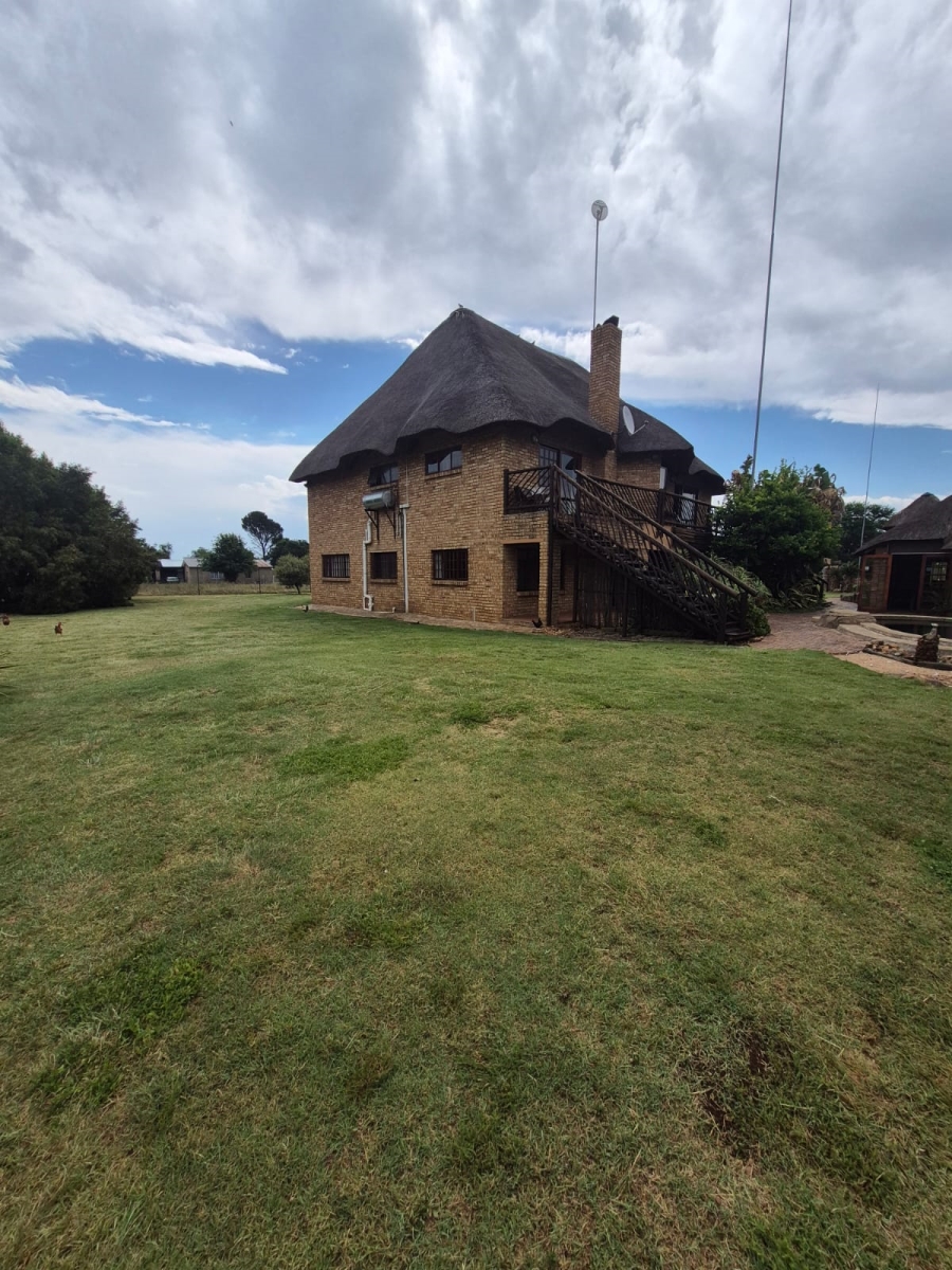 4 Bedroom Property for Sale in Mooilande Gauteng