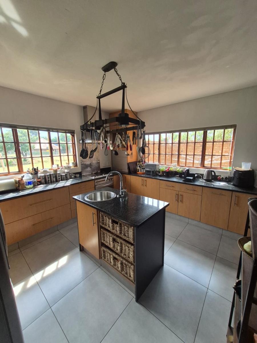 4 Bedroom Property for Sale in Mooilande Gauteng