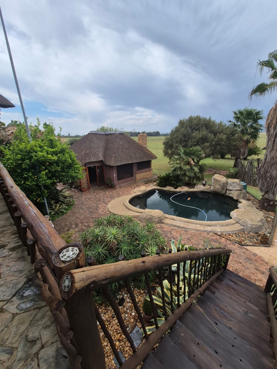 4 Bedroom Property for Sale in Mooilande Gauteng