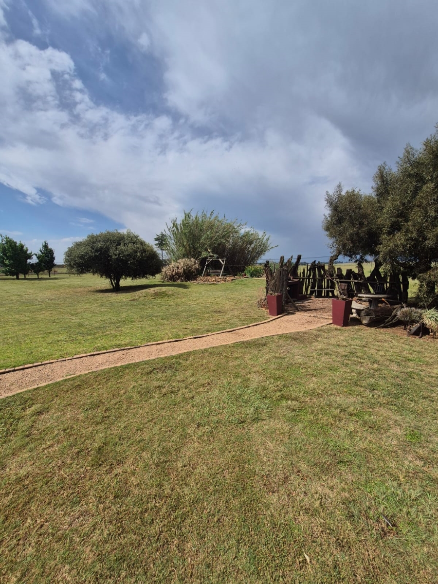 4 Bedroom Property for Sale in Mooilande Gauteng
