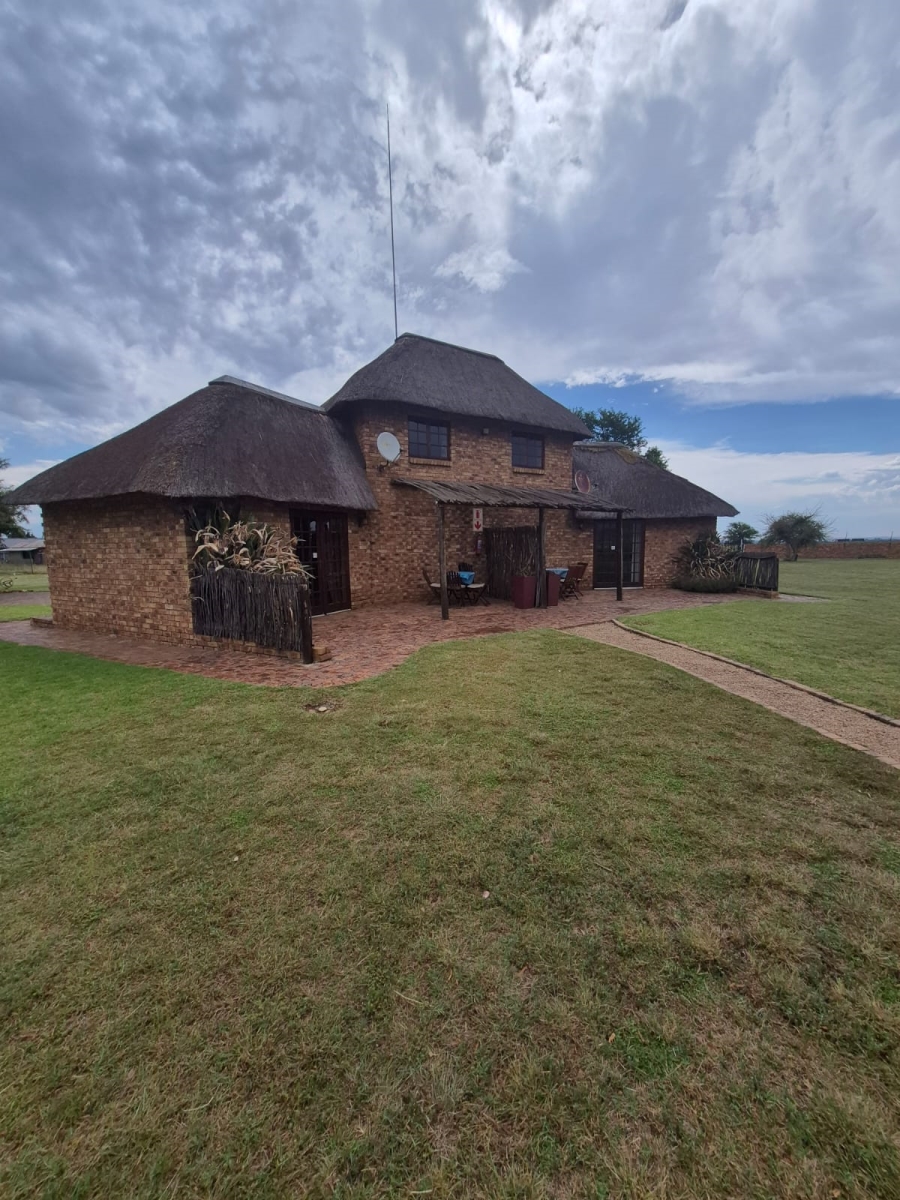 4 Bedroom Property for Sale in Mooilande Gauteng