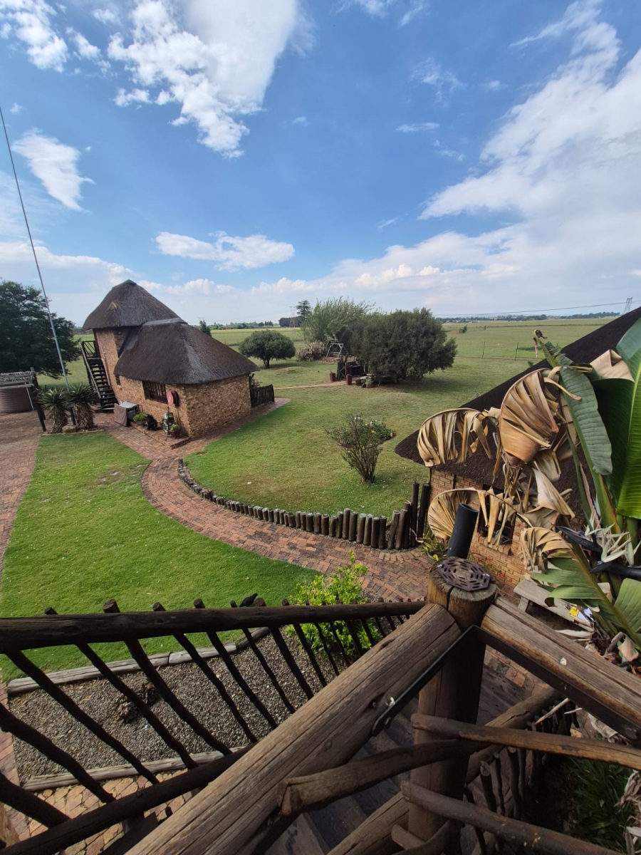 4 Bedroom Property for Sale in Mooilande Gauteng