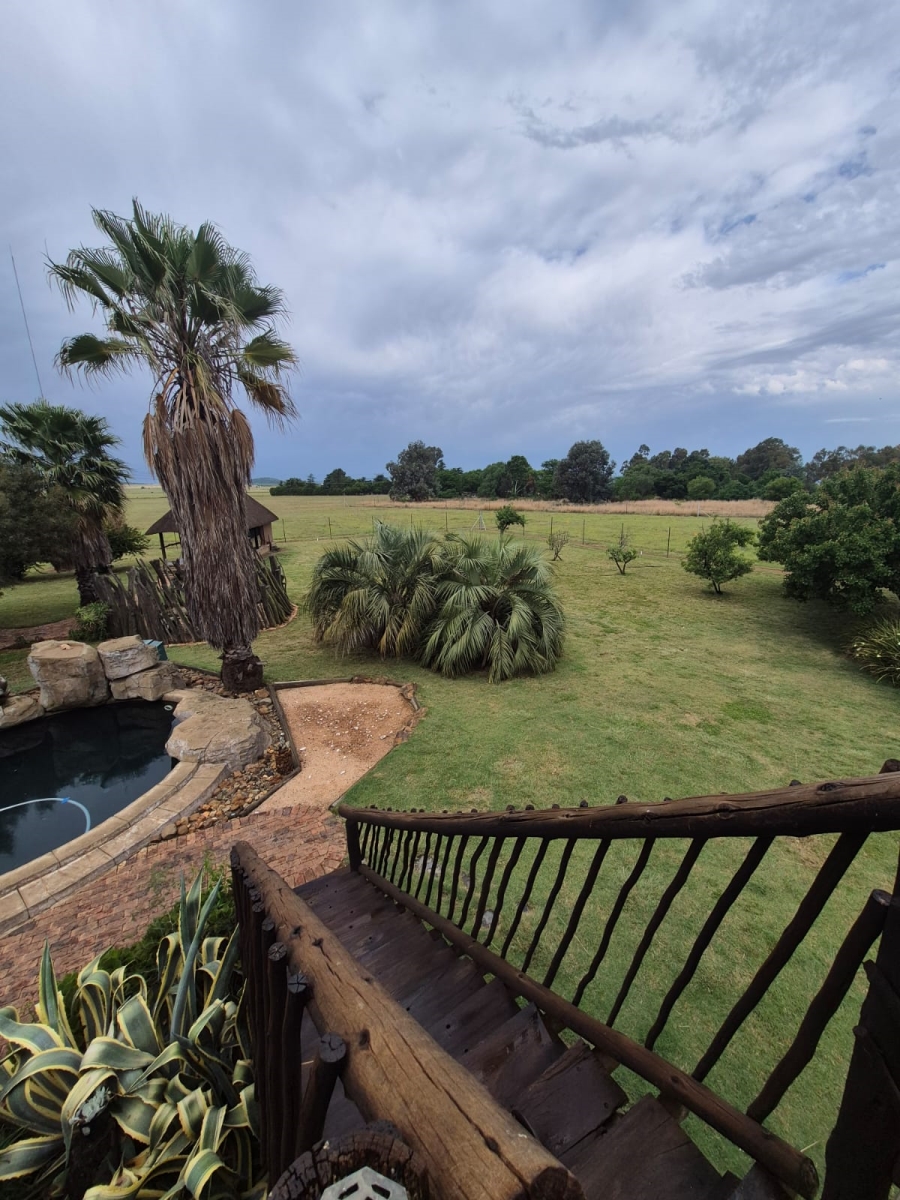 4 Bedroom Property for Sale in Mooilande Gauteng