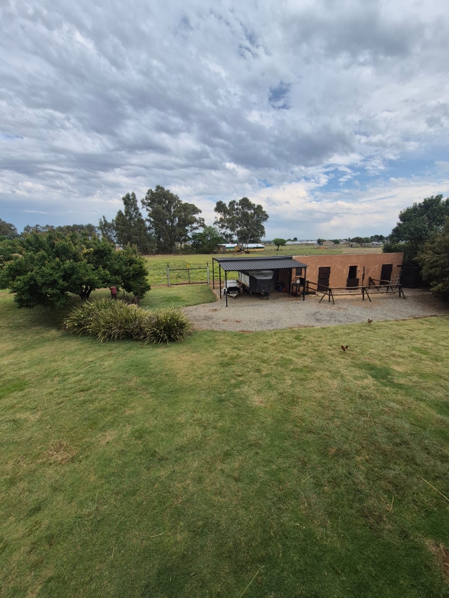4 Bedroom Property for Sale in Mooilande Gauteng