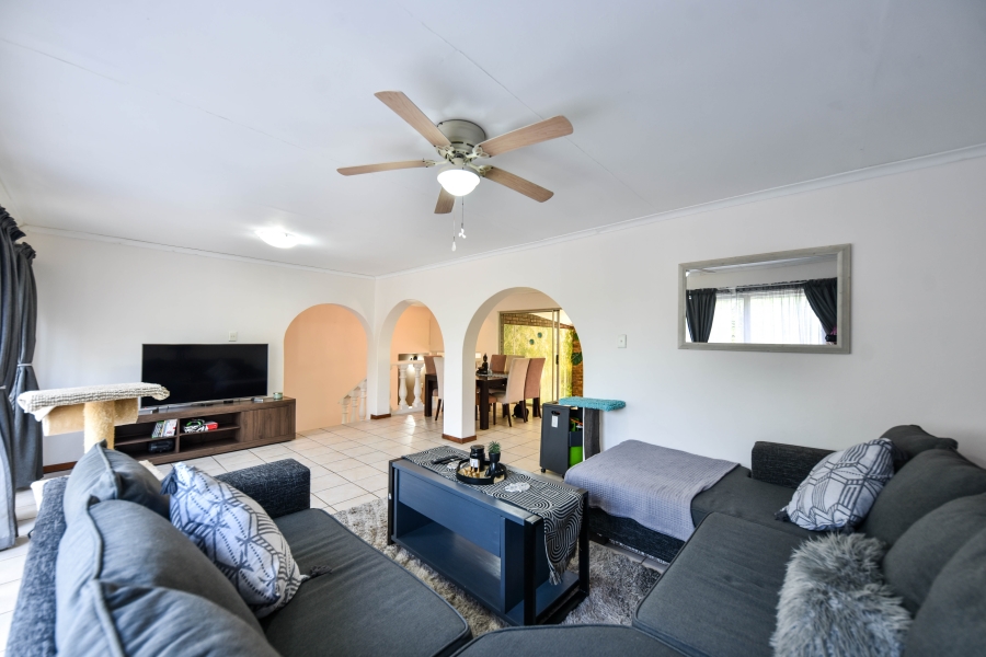 3 Bedroom Property for Sale in Garsfontein Gauteng