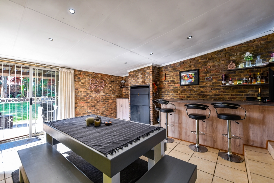3 Bedroom Property for Sale in Garsfontein Gauteng