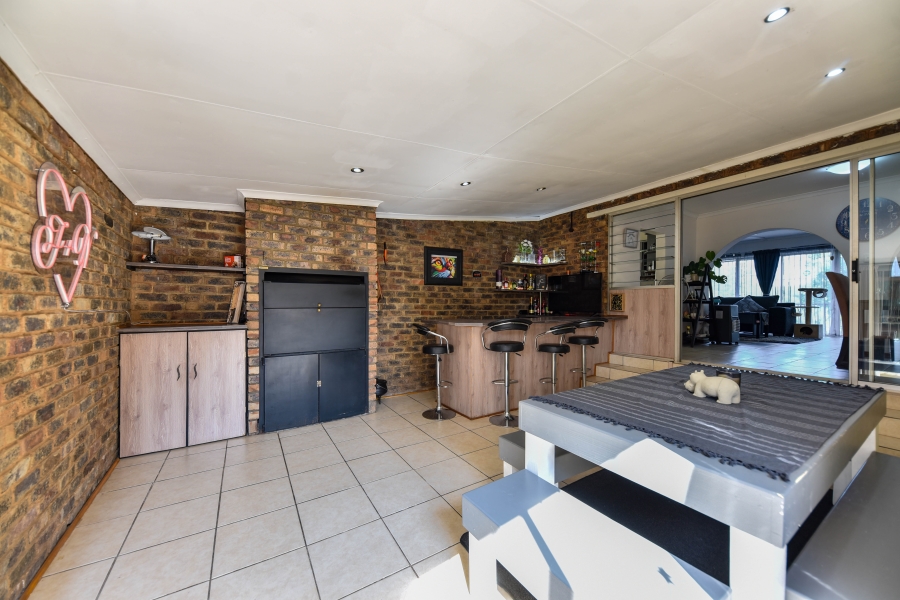3 Bedroom Property for Sale in Garsfontein Gauteng
