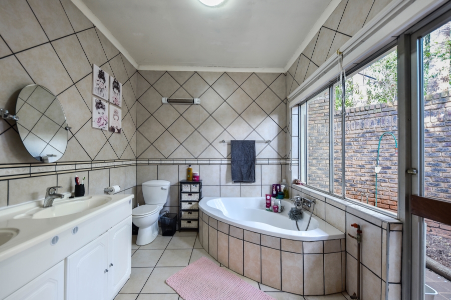3 Bedroom Property for Sale in Garsfontein Gauteng