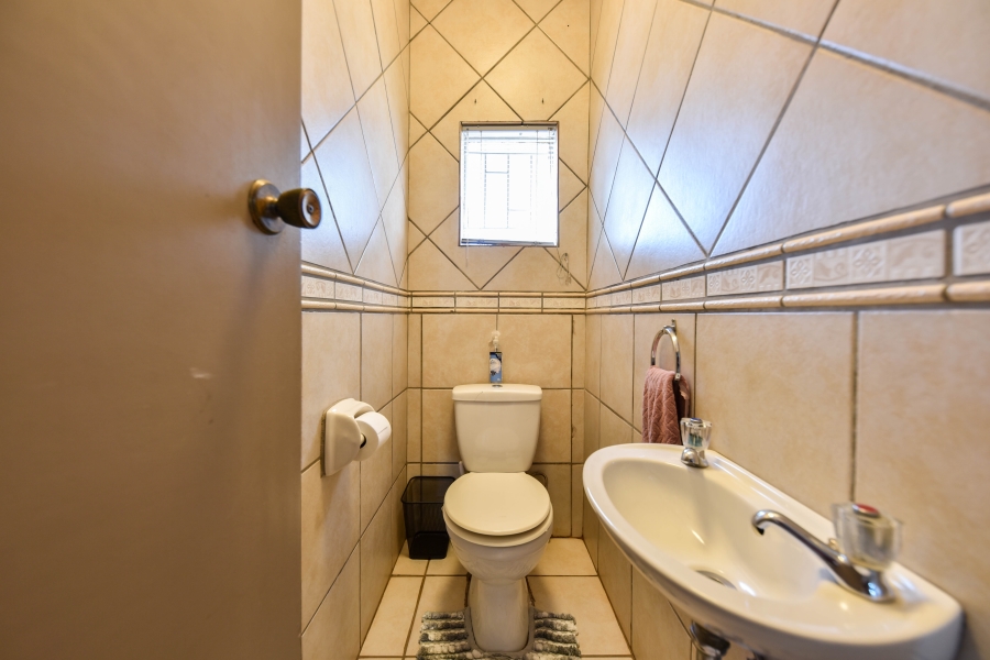 3 Bedroom Property for Sale in Garsfontein Gauteng