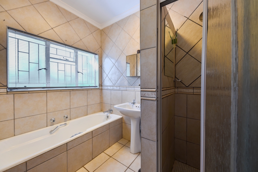 3 Bedroom Property for Sale in Garsfontein Gauteng