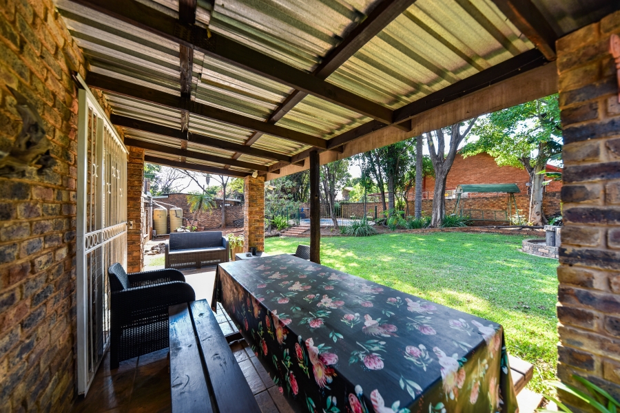 3 Bedroom Property for Sale in Garsfontein Gauteng
