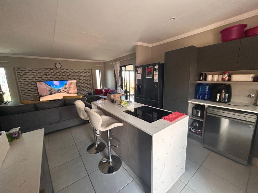 To Let 3 Bedroom Property for Rent in Lion Pride Gauteng