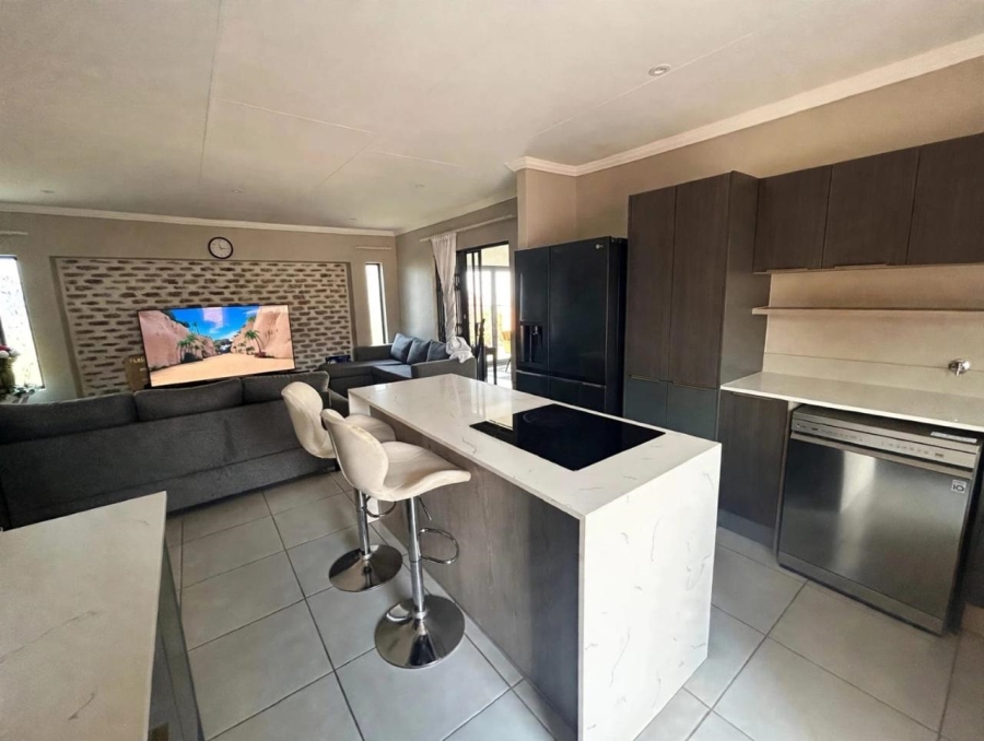 To Let 3 Bedroom Property for Rent in Lion Pride Gauteng