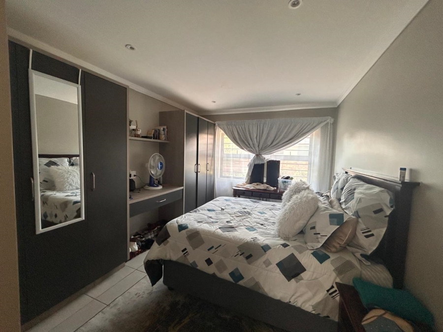 To Let 3 Bedroom Property for Rent in Lion Pride Gauteng
