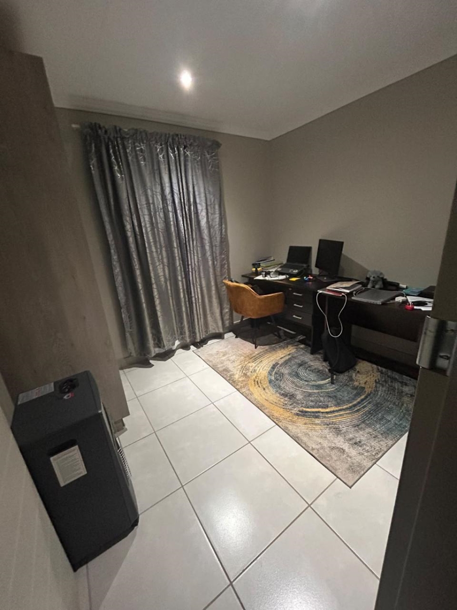 To Let 3 Bedroom Property for Rent in Lion Pride Gauteng