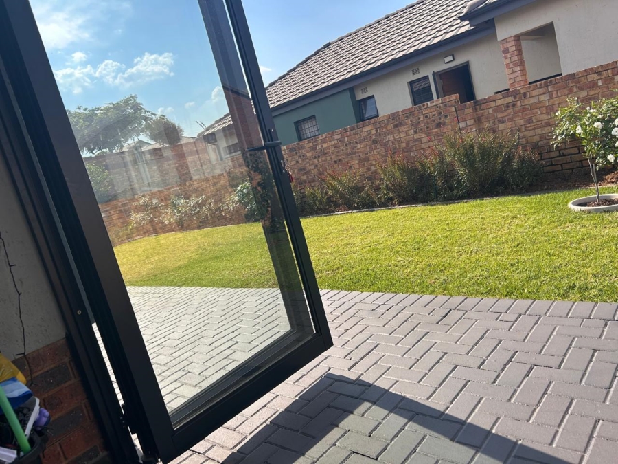 To Let 3 Bedroom Property for Rent in Lion Pride Gauteng