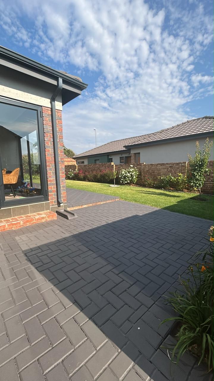 To Let 3 Bedroom Property for Rent in Lion Pride Gauteng
