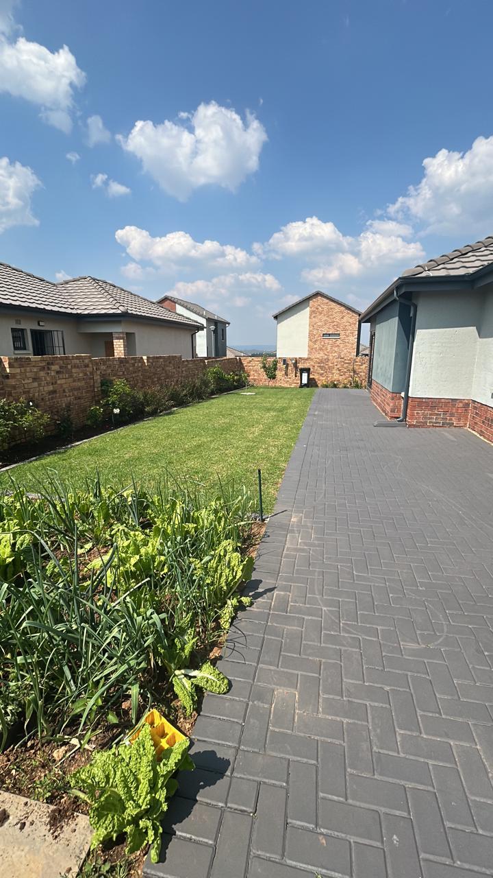 To Let 3 Bedroom Property for Rent in Lion Pride Gauteng