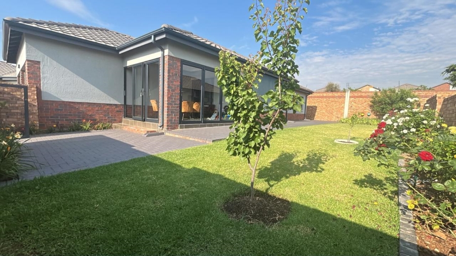 To Let 3 Bedroom Property for Rent in Lion Pride Gauteng