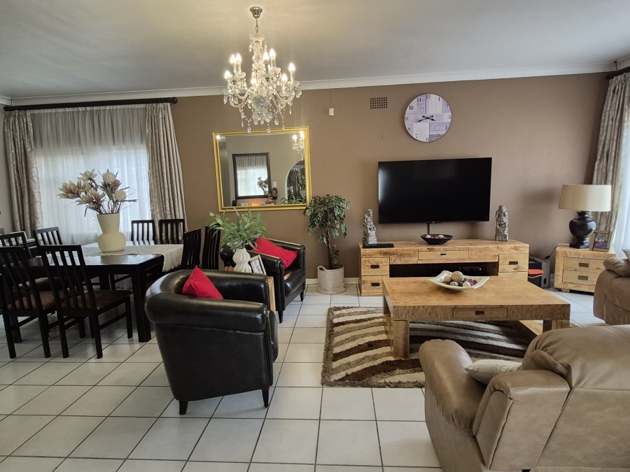 4 Bedroom Property for Sale in Dawnview Gauteng