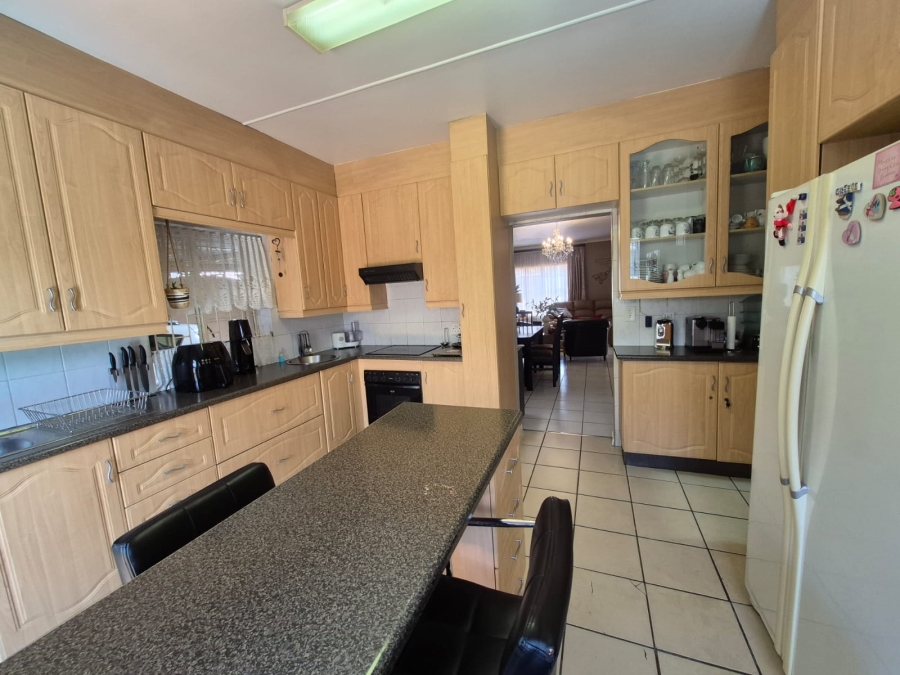 4 Bedroom Property for Sale in Dawnview Gauteng
