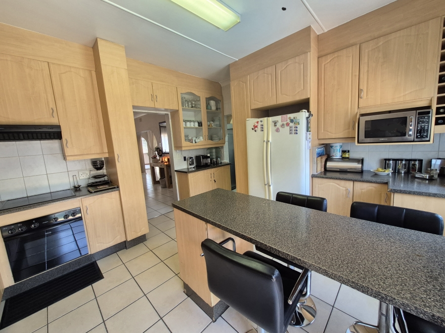 4 Bedroom Property for Sale in Dawnview Gauteng