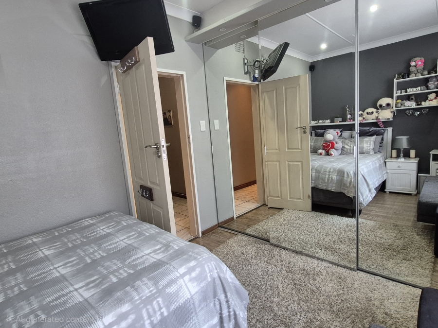 4 Bedroom Property for Sale in Dawnview Gauteng