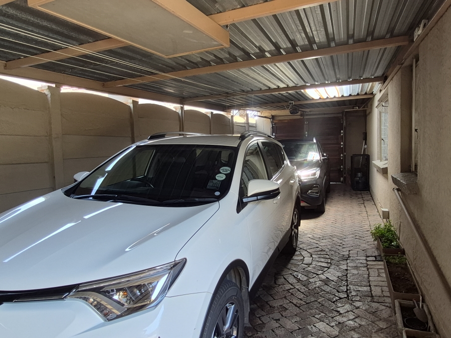 4 Bedroom Property for Sale in Dawnview Gauteng