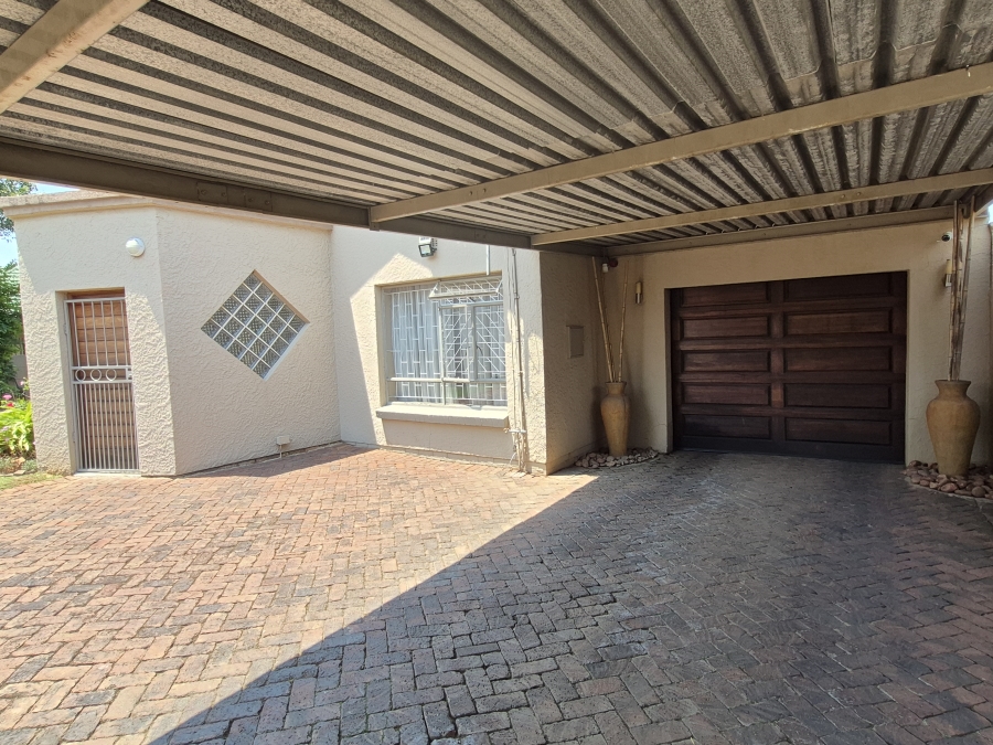 4 Bedroom Property for Sale in Dawnview Gauteng