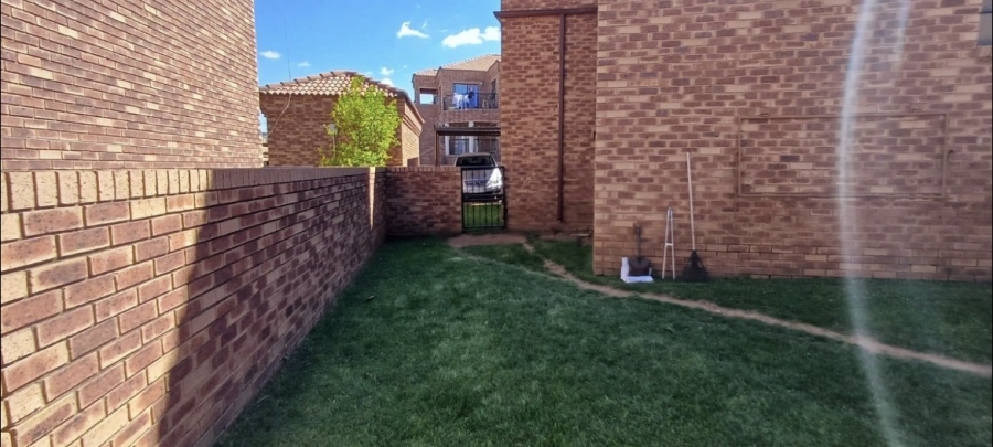 2 Bedroom Property for Sale in Liefde en Vrede Gauteng