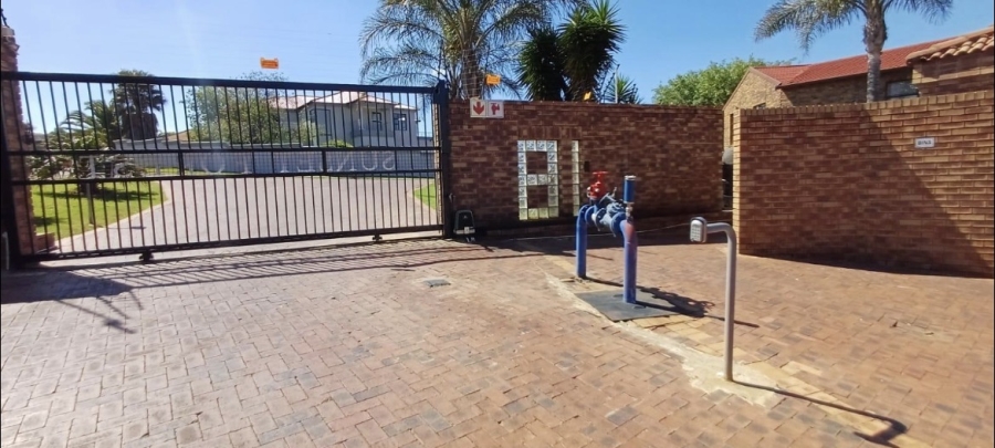 2 Bedroom Property for Sale in Liefde en Vrede Gauteng