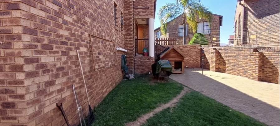 2 Bedroom Property for Sale in Liefde en Vrede Gauteng