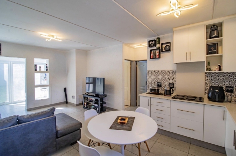 2 Bedroom Property for Sale in Mulbarton Gauteng