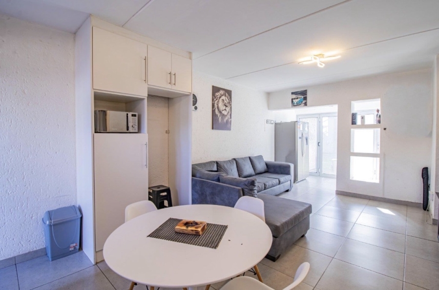 2 Bedroom Property for Sale in Mulbarton Gauteng