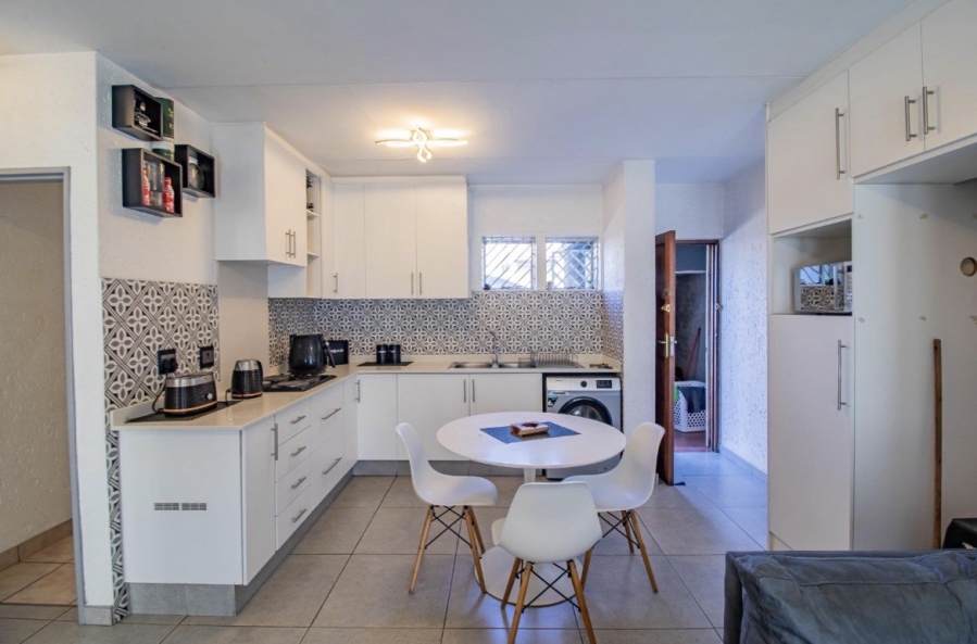 2 Bedroom Property for Sale in Mulbarton Gauteng