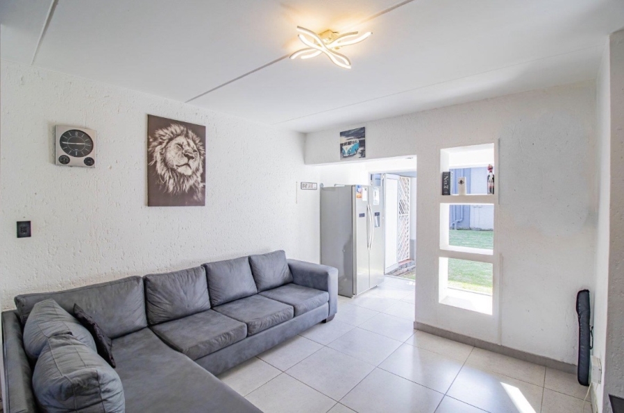 2 Bedroom Property for Sale in Mulbarton Gauteng